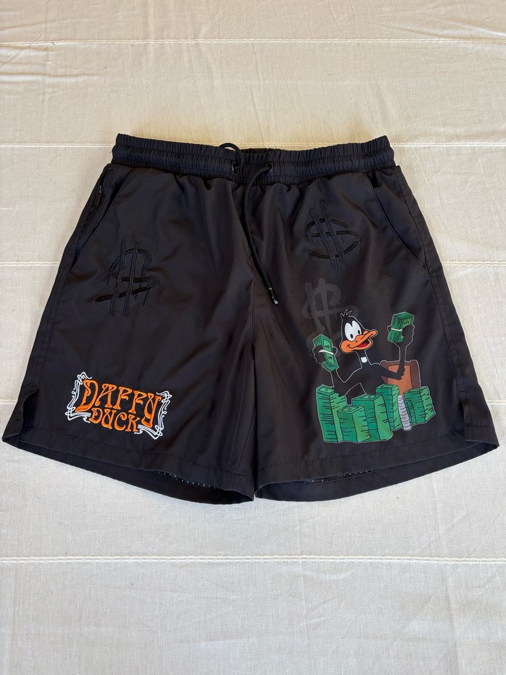 Looney Tunes x Shoe Palace Daffy Duck Money Print Swim Trunks Shorts Black M